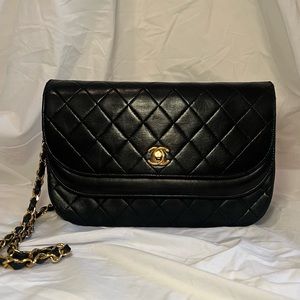 SOLD ♡ Vintage Chanel Quilted Double Flap CC Logo Lambskin Shoulder Bag Black